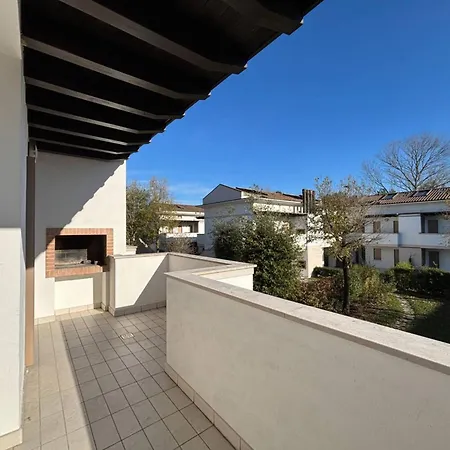 Bright With Swimming Pool And Solarium Apartment Bibione