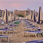 Bright With Swimming Pool And Solarium Apartamento *