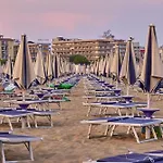 Bright With Swimming Pool And Solarium Apartamento *