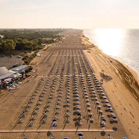 With Swimming Pool And Solarium * Bibione