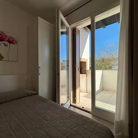 Bright With Swimming Pool And Solarium Apartmán Bibione