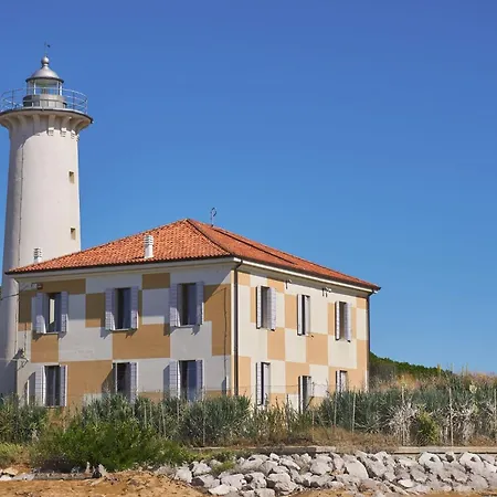 Bright With Swimming Pool And Solarium Apartmán